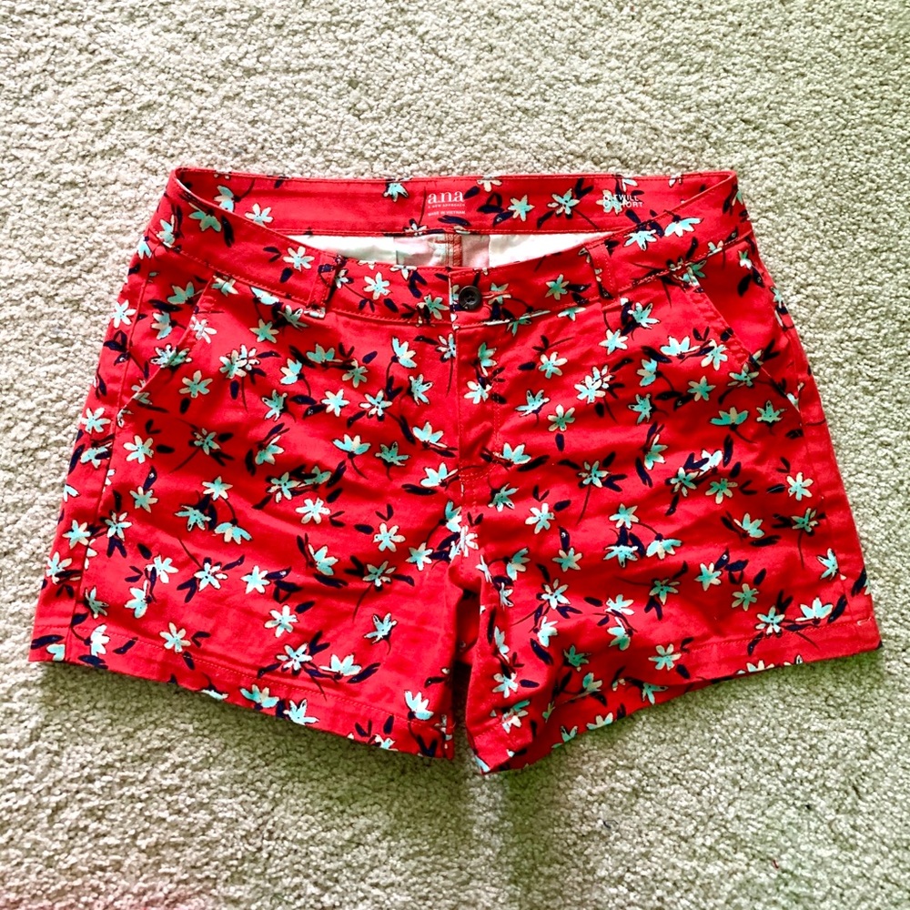 🌺🌸Adorable Red Flower Summer Shorts (NWOT)